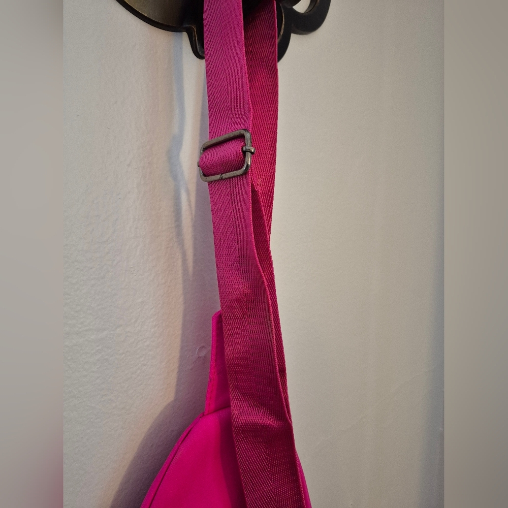 30-UV NEON HOT PINK SLING BAG PURSE - Picture 8 of 9